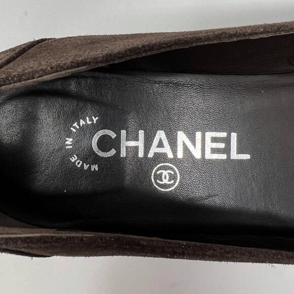 Chanel Brown Logo Black Suede Two Tone Silver Medallion Vintage Loafers Flats - Picture 6 of 10